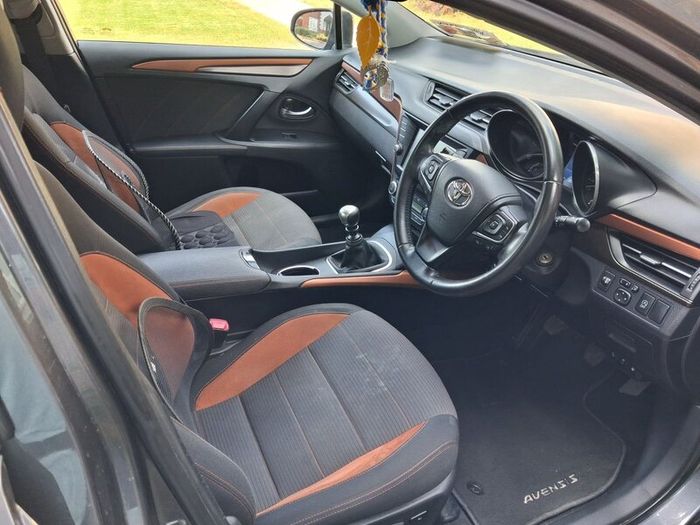 Toyota Avensis 2015