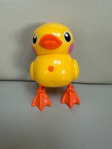 Robo Alive Junior Battery-Powered Baby Duck Bath Toy by ZURU , Yellow