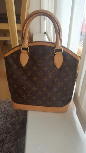 Louis vuitton buckett bag