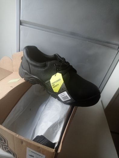 safety shoes bnwb