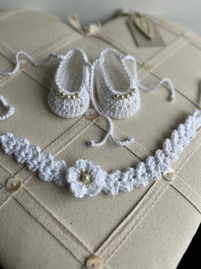 baby shoes and matching headband