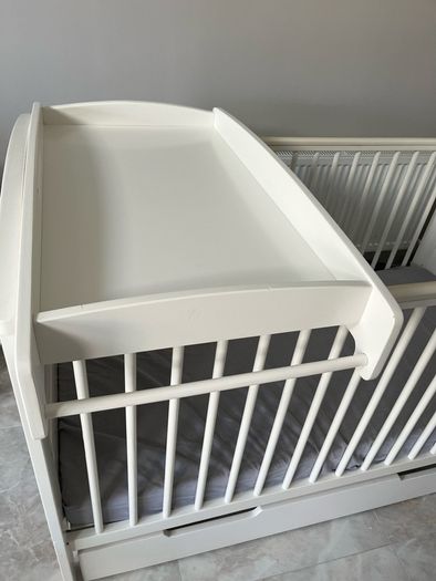 Mamas&Papas Cot bed with storage drawer and cot top changer