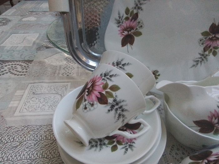 Royal Stuart 21 Piece China Teaset