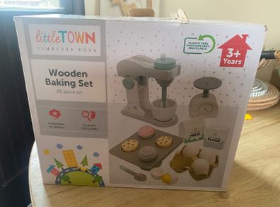 Little Town Wooden Baking Set