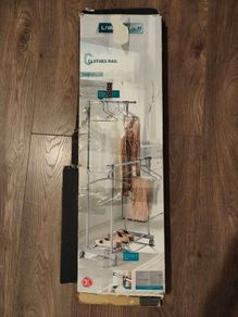 clothes railing