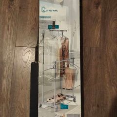 clothes railing