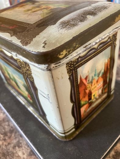 Huntleys & Palmers Biscuits Tin. (Old)