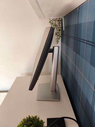 Dell monitor P2425H In very good condition (price negotiable)