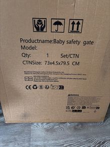 Baby safety gate