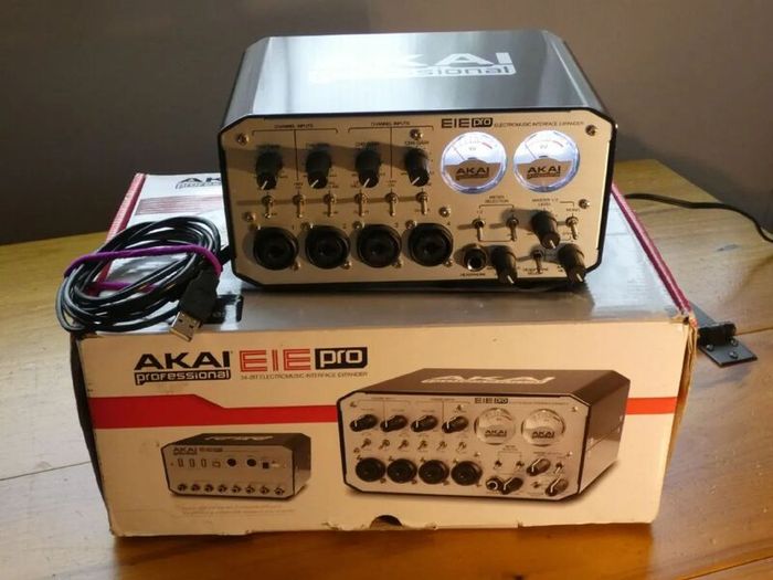 Akai eie pro Professional Audio/MIDI Interface with USB 2.0 Hub