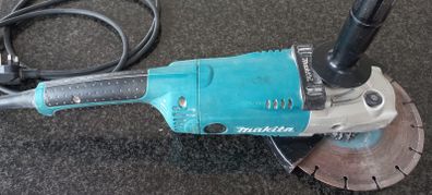 Makita GA9020S  corded angle grinder,  complete with a diamond blade.
