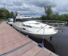 Cabin cruiser