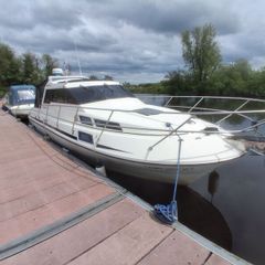 Cabin cruiser