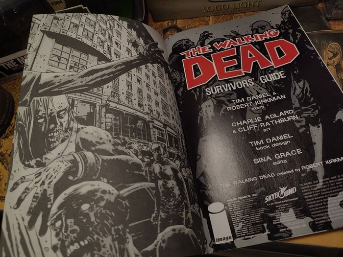 The Walking Dead: Survivors' Guide ! 2011 by Image Comics !