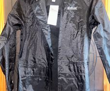 Bnwot age 9-10 regatta black rain jacket