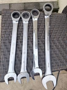 Ratchet spanners.