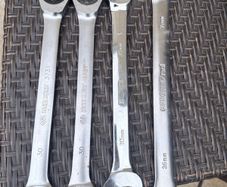 Ratchet spanners.