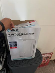 Dehumidifiers 1800ML and 800ML.