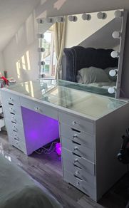 Hollywood vanity table
