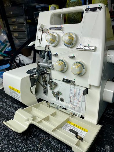 OVERLOCKER Sewing Machine - TOYOTA SL3335 - Just serviced - As new - All accessories included - Japanese quality made