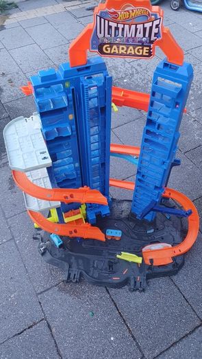 hot wheels ultimate garage.