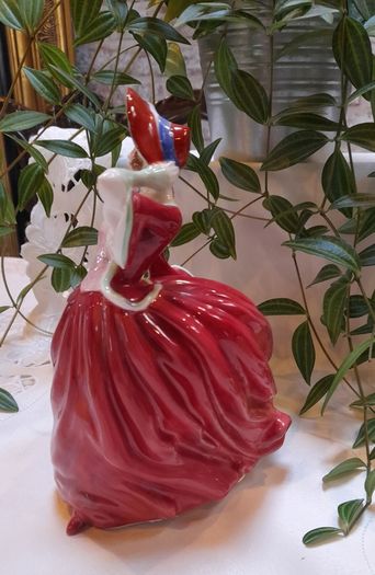 Royal Doulton figurine "Autumn breeze "