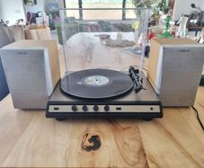 Vintage Turntable & Speakers