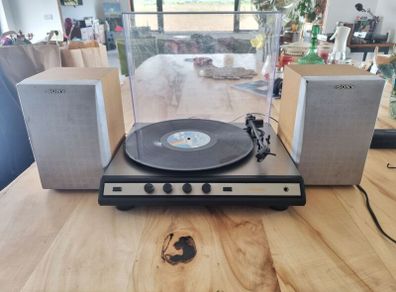 Vintage Turntable & Speakers