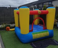 kids bouncy castle