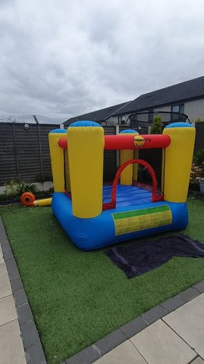 kids bouncy castle