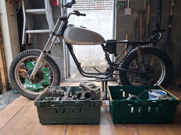 YAMAHA 1973 RT1 250 frame and spares