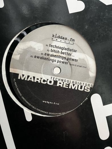 10e each Techno 12" vinyl
