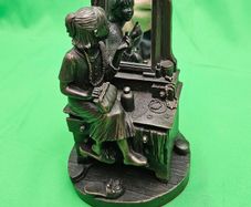 Lady lipstick Genesis Fine Arts Figure