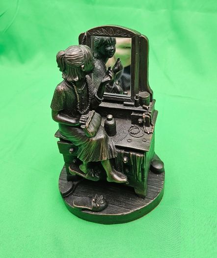 Lady Lipstick Genesis Fine Arts Figure
