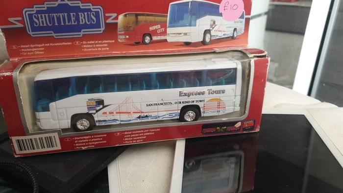 Welly shuttle diecast bus model