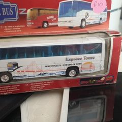 Welly shuttle diecast bus model