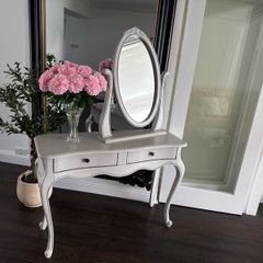 dressing table and mirror