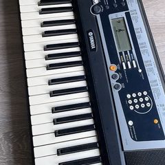 Yamaha YPT-210 Piano Keyboard