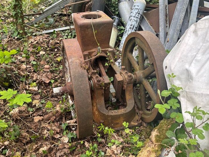 Vintage stationary engine with WICO ignition