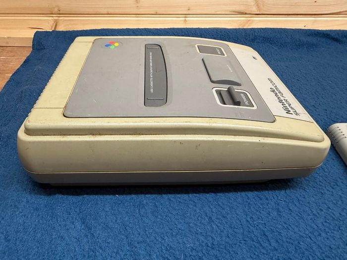 Nintendo Super Famicom Japanese SNES version with game