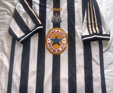 Retro Shearer Newcastle United 97-99 home kit - Size rLarge