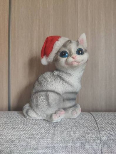 cat figurine