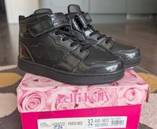 Girl's new shoes