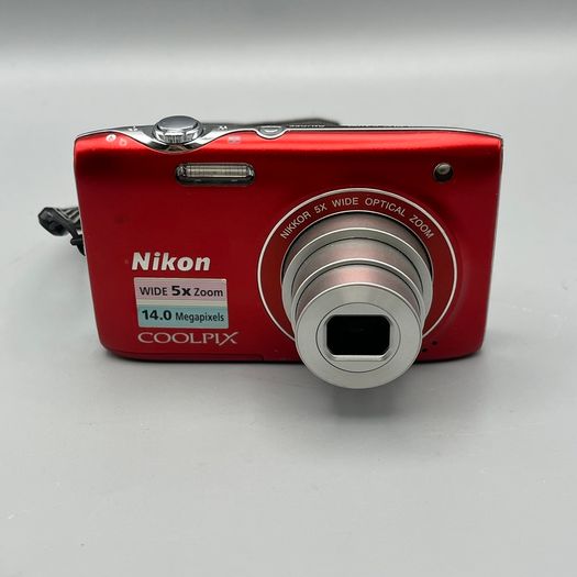 Nikon Coolpix S3100 14MP Digital Camera Red - Boxed - Full Kit