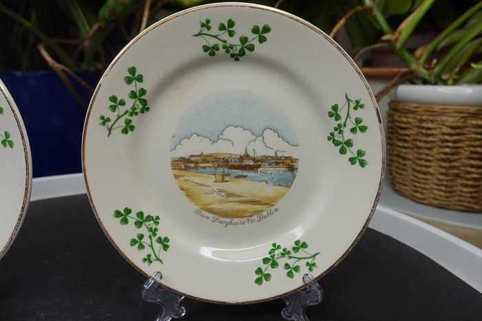 Vintage Souvenir Plate Arklow Pottery Republic of Ireland, Dun Laoghaire (Set)