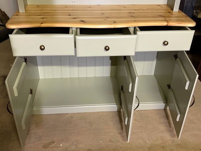 Beautiful Painted Pine Walsh dresser/kitchen Hutch