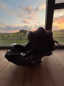 Cybex Gold Cloud G i-Size and Base G ISOFIX ,Like New