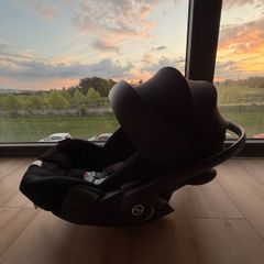 Cybex Gold Cloud G i-Size and Base G ISOFIX ,Like New