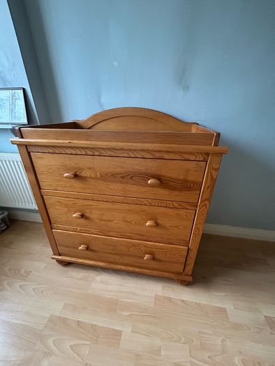 Baby changing table / chest of drawers
