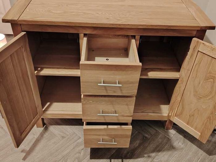 Oak 3 drawer sideboard